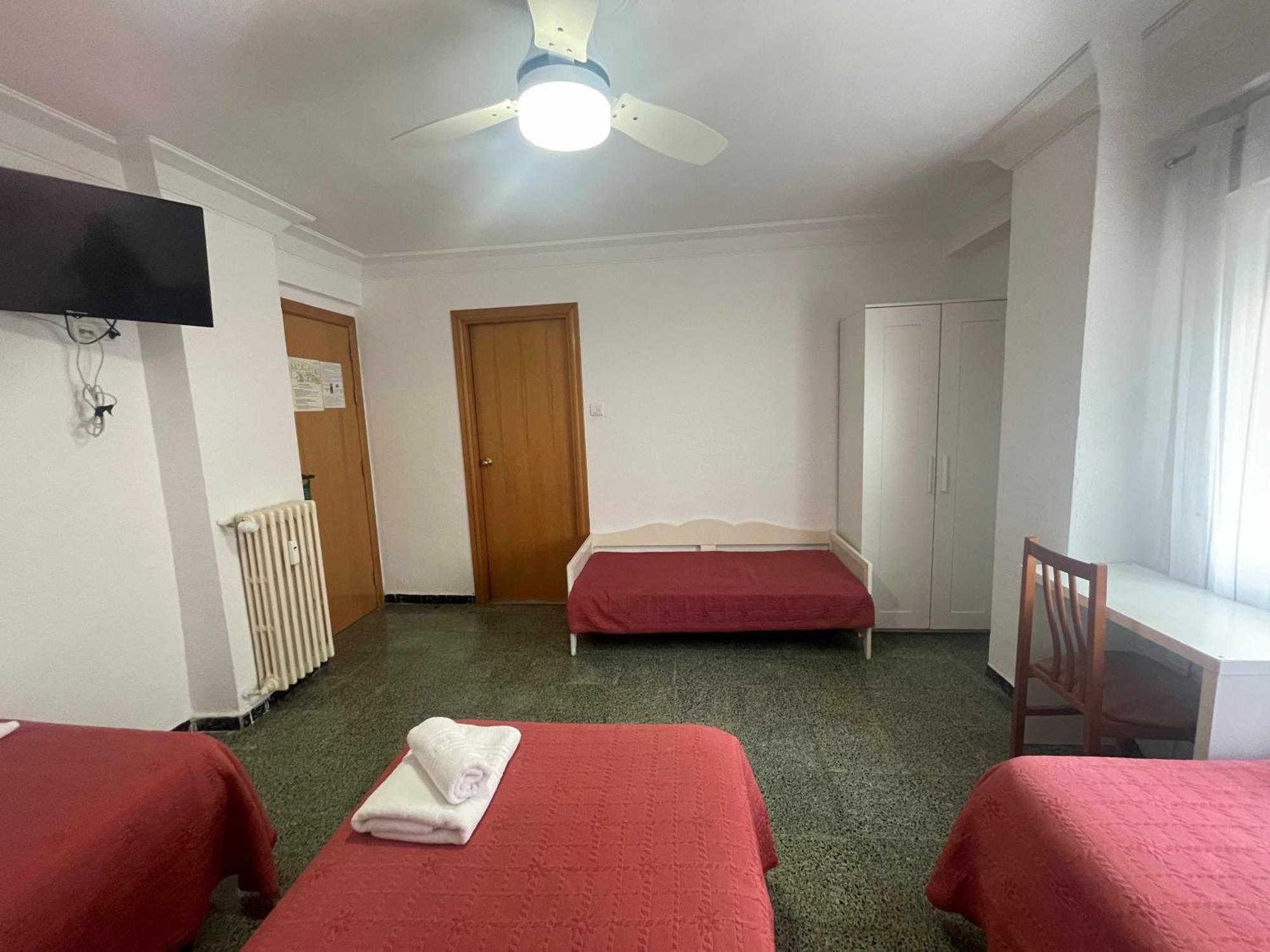 Hostal Cumbre Zaragoza Eksteriør billede