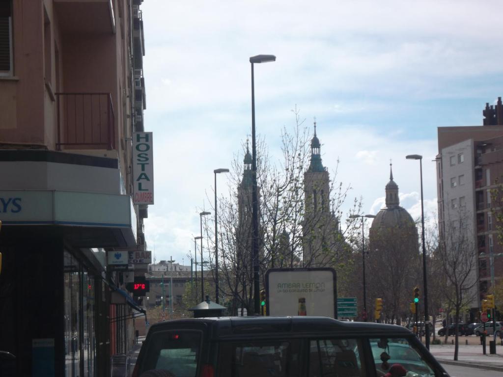 Hostal Cumbre Zaragoza Eksteriør billede